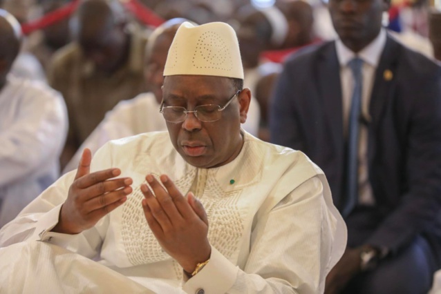 En visite au Sénégal : Azali Assoumani, le Président Comorien et le Chef de l’état Macky Sall ont prié à la Grande Mosquée Massalikoul Djinane En visite au Sénégal : Azali Assoumani, le Président Comorien et le Chef de l’état Macky Sall ont prié à la Grande Mosquée Massalikoul Djinane