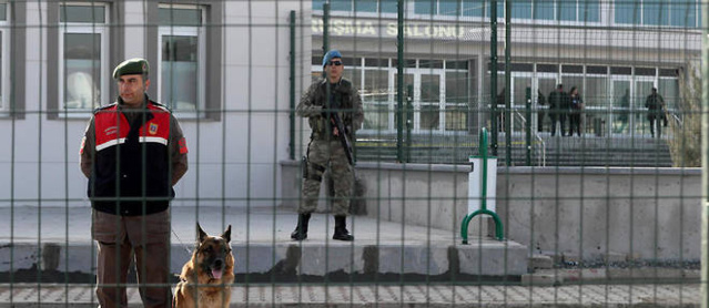 ISTANBUL- Mame Diarra, une Sénégalaise de 21 ans, violée par deux Turcs et... arrêtée par la police ISTANBUL- Mame Diarra, une Sénégalaise de 21 ans, violée par deux Turcs et... arrêtée par la police
