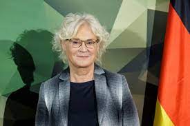 Allemagne: la ministre de la Défense démissionne après une série de gaffes Allemagne: la ministre de la Défense démissionne après une série de gaffes