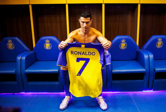 Messi contre Ronaldo: un magnat saoudien débourse plus de 2 millions d'euros pour un billet du match d'exhibition du PSG Messi contre Ronaldo: un magnat saoudien débourse plus de 2 millions d'euros pour un billet du match d'exhibition du PSG