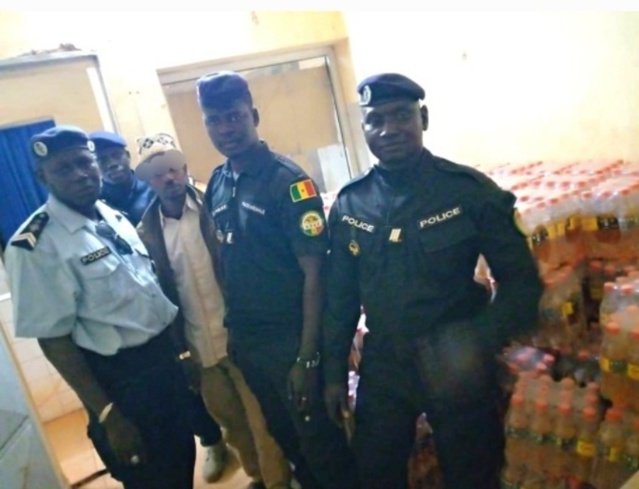 Commercialisation de boissons en provenance de la Guinée : La Police des frontières saisit 3 600 unités prohibées Commercialisation de boissons en provenance de la Guinée : La Police des frontières saisit 3 600 unités prohibées