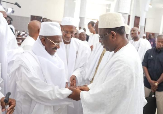 Le Chef de l’Etat Macky SALL a effectué la prière du vendredi à la  Grande Mosquée Thierno Mouhamadou Thierno Seydou BA de Bopp.