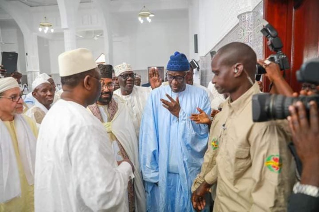 Le Chef de l’Etat Macky SALL a effectué la prière du vendredi à la  Grande Mosquée Thierno Mouhamadou Thierno Seydou BA de Bopp.