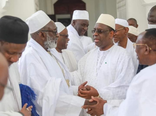 Le Chef de l’Etat Macky SALL a effectué la prière du vendredi à la  Grande Mosquée Thierno Mouhamadou Thierno Seydou BA de Bopp.