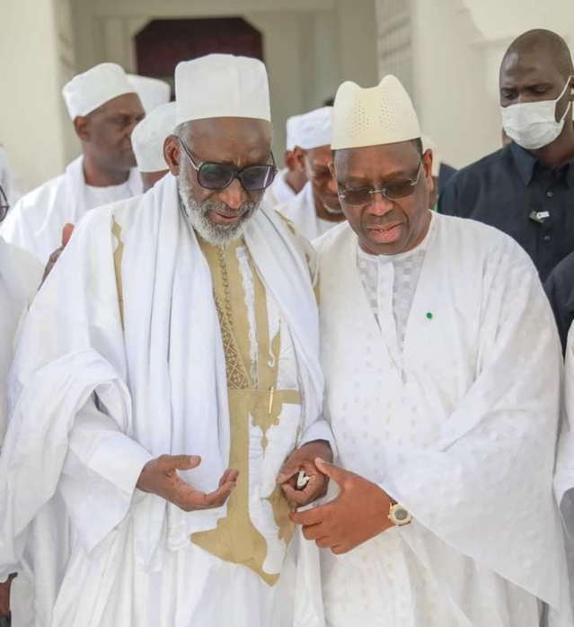 Le Chef de l’Etat Macky SALL a effectué la prière du vendredi à la  Grande Mosquée Thierno Mouhamadou Thierno Seydou BA de Bopp.