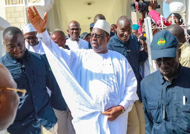 Le Chef de l’Etat Macky SALL a effectué la prière du vendredi à la  Grande Mosquée Thierno Mouhamadou Thierno Seydou BA de Bopp.