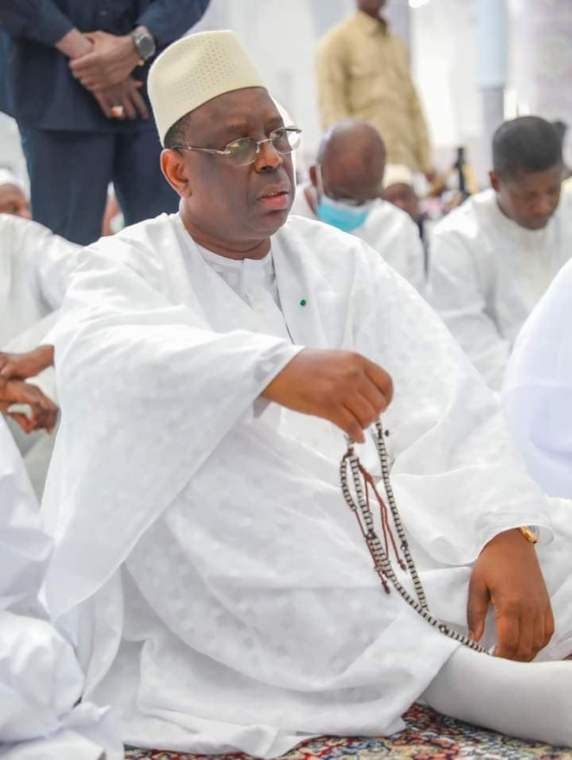 Le Chef de l’Etat Macky SALL a effectué la prière du vendredi à la  Grande Mosquée Thierno Mouhamadou Thierno Seydou BA de Bopp.