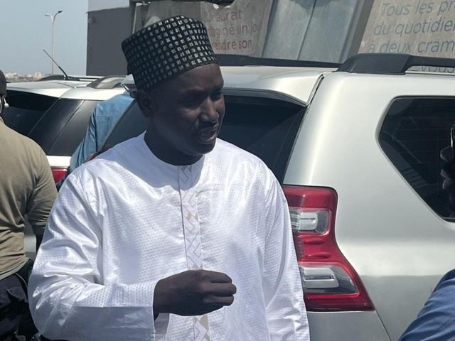 Meeting interdit- La délégation de Yewwi rallie de pied ferme Mbacké ... où un impressionnant dispositif sécuritaire veille au grain Meeting interdit- La délégation de Yewwi rallie de pied ferme Mbacké ... où un impressionnant dispositif sécuritaire veille au grain