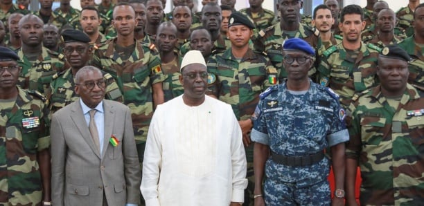 Réception de matériels, inauguration d’infrastructures : À Thiès, Macky Sall poursuit sa politique de modernisation des Armées Réception de matériels, inauguration d’infrastructures : À Thiès, Macky Sall poursuit sa politique de modernisation des Armées