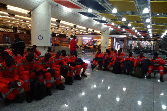 Macky Sall envoie un contingent de secours et 600 millions FCFA pour la Turquie (IMAGES) Macky Sall envoie un contingent de secours et 600 millions FCFA pour la Turquie (IMAGES)