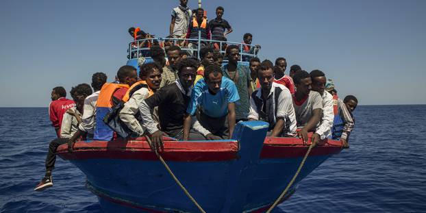 Italie : quatre-vingt-quatre migrants, presque tous des garçons âgés de 14 à 17 ans et originaires de Gambie, accueillis à Ravenne Italie : quatre-vingt-quatre migrants, presque tous des garçons âgés de 14 à 17 ans et originaires de Gambie, accueillis à Ravenne