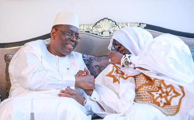 Macky Sall chez le khalife des Layènes: « L’État fera face pour le maintien de la stabilité du pays» Macky Sall chez le khalife des Layènes: « L’État fera face pour le maintien de la stabilité du pays»