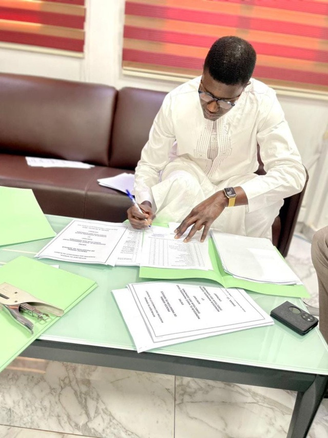 Sans tambour ni trompette, Mame Boye Diao passe le témoin à son jeune successeur Mamadou Guèye (IMAGES) Sans tambour ni trompette, Mame Boye Diao passe le témoin à son jeune successeur Mamadou Guèye (IMAGES)