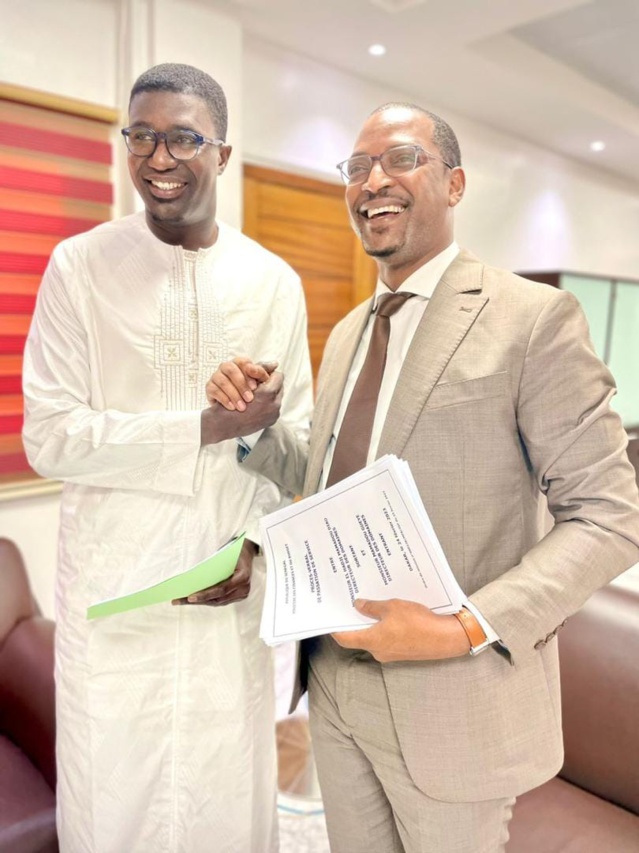 Sans tambour ni trompette, Mame Boye Diao passe le témoin à son jeune successeur Mamadou Guèye (IMAGES) Sans tambour ni trompette, Mame Boye Diao passe le témoin à son jeune successeur Mamadou Guèye (IMAGES)