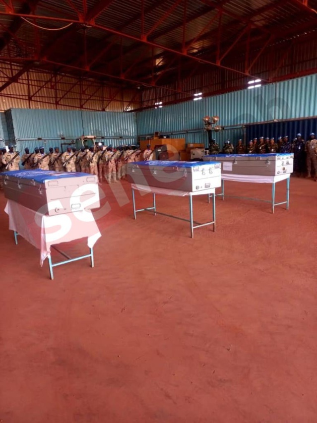 Mali: Les images de la levée du corps des 3 soldats sénégalais Mali: Les images de la levée du corps des 3 soldats sénégalais