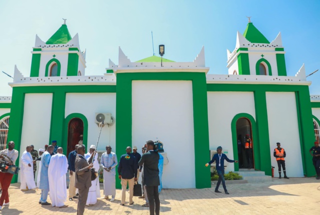 Le Chef de l’État Macky SALL a effectué la prière du vendredi à la Grande mosquée de Sédhiou rénovée