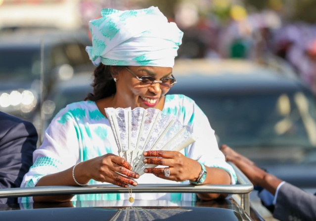 L'émouvant hommage du Président Macky Sall à son épouse, Marième Faye, et à toutes les femmes (VIDÉO) L'émouvant hommage du Président Macky Sall à son épouse, Marième Faye, et à toutes les femmes (VIDÉO)