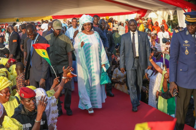 L'émouvant hommage du Président Macky Sall à son épouse, Marième Faye, et à toutes les femmes (VIDÉO) L'émouvant hommage du Président Macky Sall à son épouse, Marième Faye, et à toutes les femmes (VIDÉO)