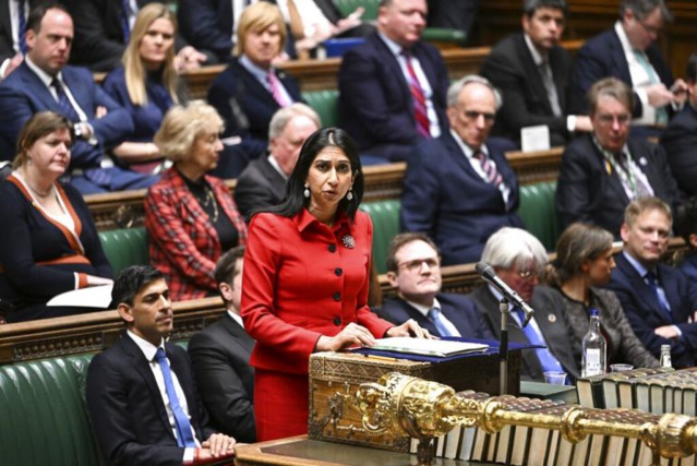 Immigration : sous le feu des critiques, le gouvernement britannique défend son projet Immigration : sous le feu des critiques, le gouvernement britannique défend son projet