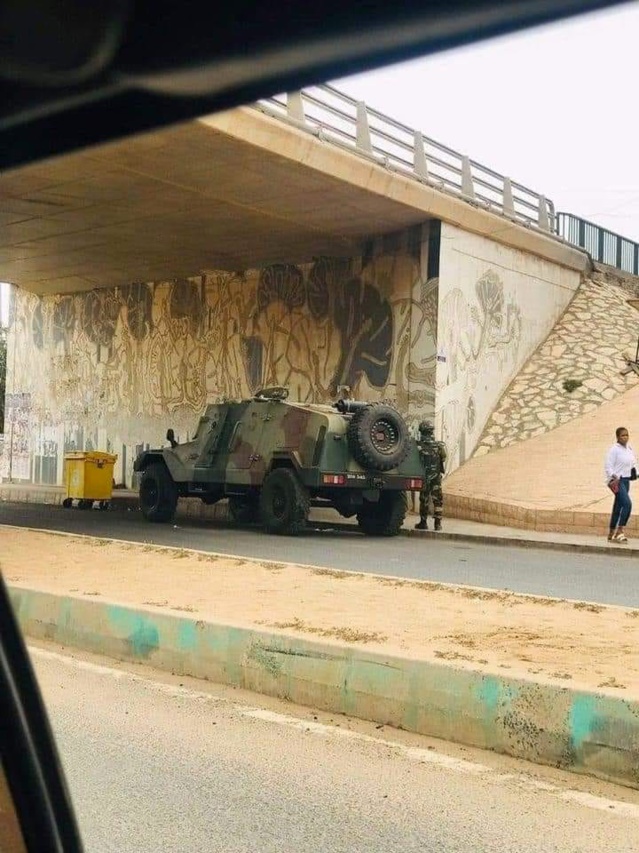 Cible de pilleurs, le distributeur Auchan sis à Keur Massar sauvé par l'impressionnant dispositif de la gendarmerie Cible de pilleurs, le distributeur Auchan sis à Keur Massar sauvé par l'impressionnant dispositif de la gendarmerie