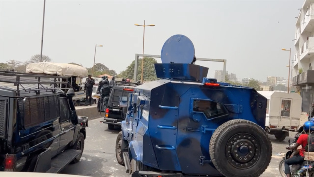 Ousmane Sonko refuse de passer par la Corniche, jets de gaz lacrymogènes Ousmane Sonko refuse de passer par la Corniche, jets de gaz lacrymogènes