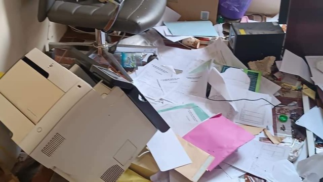 Arrêt sur image- Le siège de Zahra Iyane Thiam à la sicap Liberté saccagé par les manifestants Arrêt sur image- Le siège de Zahra Iyane Thiam à la sicap Liberté saccagé par les manifestants