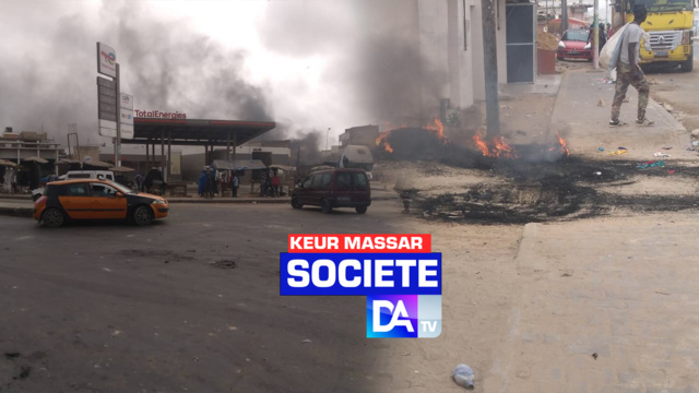 Keur Massar : les populations peinent à se déplacer, suite aux altercations entre force de l'ordre et jeunes Keur Massar : les populations peinent à se déplacer, suite aux altercations entre force de l'ordre et jeunes