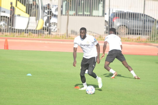 Non convoqué par Aliou Cissé, Kouyaté s'est entraîné avec le groupe Non convoqué par Aliou Cissé, Kouyaté s'est entraîné avec le groupe