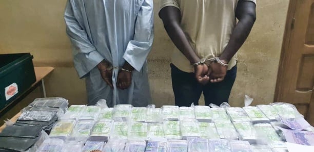 Keur Massar : 4 faussaires arrêtés par la Douane avec un milliard F CFA en billets noirs Keur Massar : 4 faussaires arrêtés par la Douane avec un milliard F CFA en billets noirs