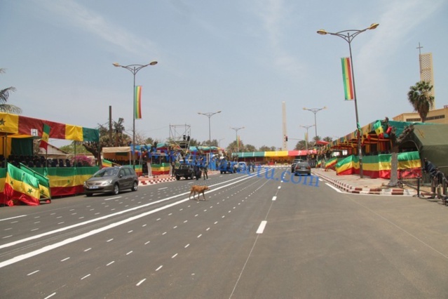 Déploiement des forces de sécurité - La Place de la Nation barricadée Déploiement des forces de sécurité - La Place de la Nation barricadée