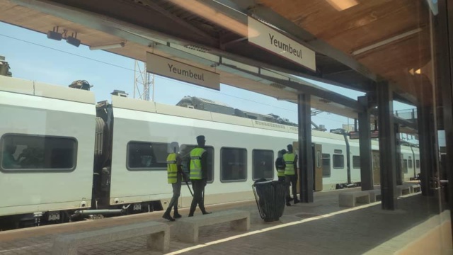 Le TER bloqué à la gare de Yeumbeul Le TER bloqué à la gare de Yeumbeul