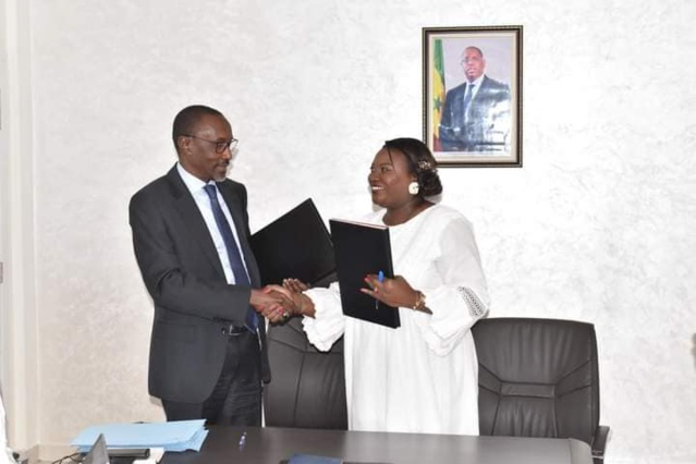 Signatures de Contrats d’engagement avec les directeurs de l’ONAS : Le cap de la performance Signatures de Contrats d’engagement avec les directeurs de l’ONAS : Le cap de la performance