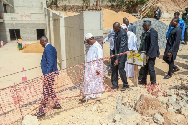 ​Le Chef de l'État Macky SALL s'est rendu aujourd'hui sur le chantier de construction de la polyclinique de l'hôpital principal de Dakar.