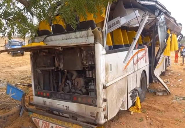 Accident à Louga : un bus se renverse et fait 5 morts et 33 blessés