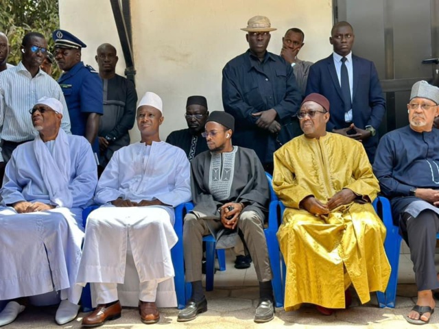 Une délégation du gouvernement a assisté à la levée du corps du père du ministre de l'Intérieur Antoine Félix Abdoulaye Diome, décédé à l’hôpital principal, ce mercredi 12 avril. Une délégation du gouvernement a assisté à la levée du corps du père du ministre de l'Intérieur Antoine Félix Abdoulaye Diome, décédé à l’hôpital principal, ce mercredi 12 avril.