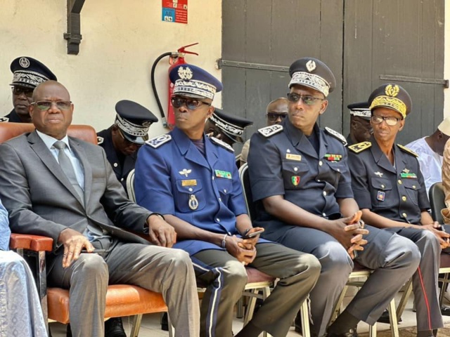 Une délégation du gouvernement a  assisté à la  levée du corps du père du ministre de l'Intérieur Antoine Félix Abdoulaye Diome, décédé à l’hôpital principal, ce mercredi 12 avril.