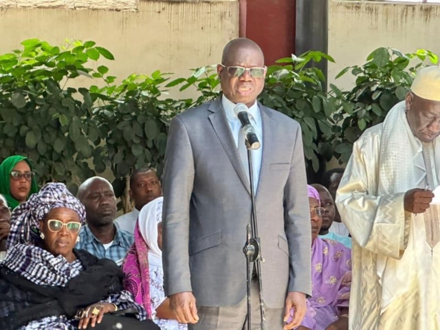 Une délégation du gouvernement a  assisté à la  levée du corps du père du ministre de l'Intérieur Antoine Félix Abdoulaye Diome, décédé à l’hôpital principal, ce mercredi 12 avril.