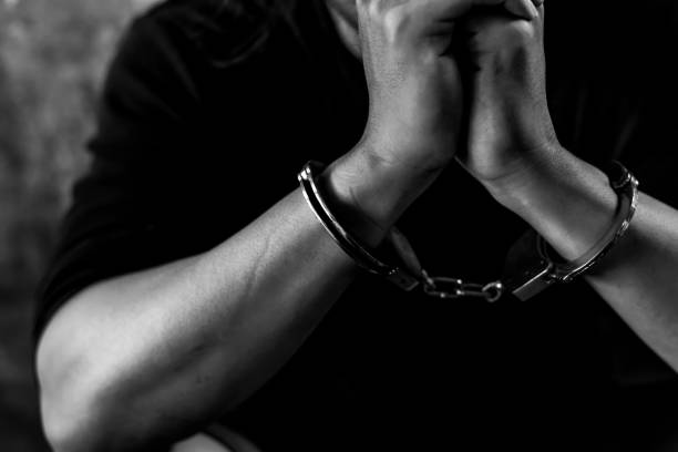 Une femme, fabricante de... cocktails molotov, tombe encore dans la nasse de la police Une femme, fabricante de... cocktails molotov, tombe encore dans la nasse de la police