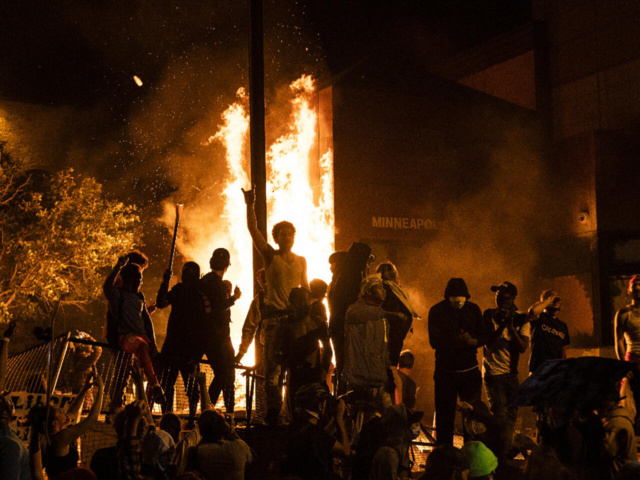 Violentes manifestations contre l'édification d'une brigade de gendarmerie- Après Ngor, Yoff et Ouakam prennent le relais Violentes manifestations contre l'édification d'une brigade de gendarmerie- Après Ngor, Yoff et Ouakam prennent le relais