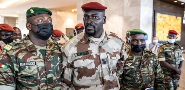 Doumbouya : le féticheur, qui a prédit sa chute, ouvert à la discussion Doumbouya : le féticheur, qui a prédit sa chute, ouvert à la discussion