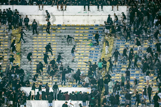 Maroc: après la mort d'une supportrice à Casablanca, la colère monte pour réclamer une enquête approfondie Maroc: après la mort d'une supportrice à Casablanca, la colère monte pour réclamer une enquête approfondie