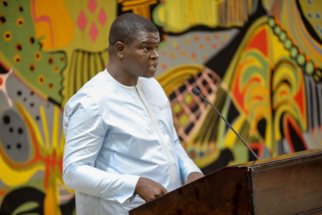 Hommage du président de la République à Mame Less Camara et réponse au Synpics Hommage du président de la République à Mame Less Camara et réponse au Synpics