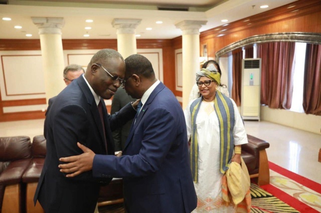 [Arrêt sur image] Macky Sall en toute complicité avec Khalifa Sall