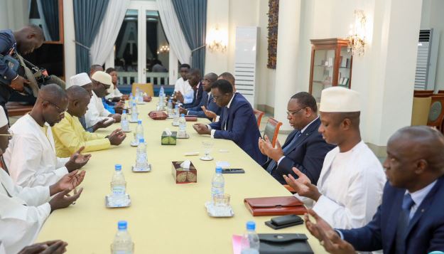 Urgent - Décisions consensuelles après concertations avec les notables et dignitaires de Ngor Urgent - Décisions consensuelles après concertations avec les notables et dignitaires de Ngor