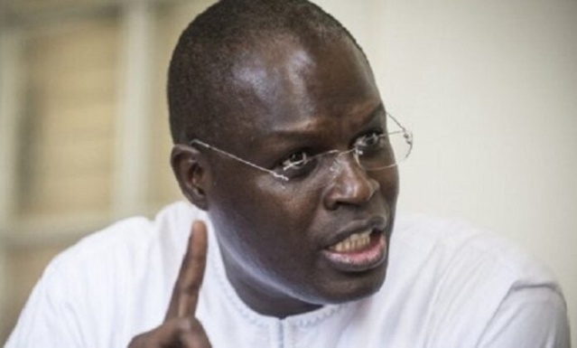 En pleine émission, Khalifa SALL appelle Cheikh Tidiane YOUM pour le recadrer En pleine émission, Khalifa SALL appelle Cheikh Tidiane YOUM pour le recadrer