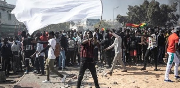 Ziguinchor- Les affrontements reprennent entre jeunes et les FDS Ziguinchor- Les affrontements reprennent entre jeunes et les FDS