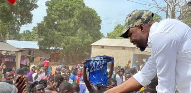 Sénégal: le convoi d'Ousmane Sonko en route pour Dakar Sénégal: le convoi d'Ousmane Sonko en route pour Dakar