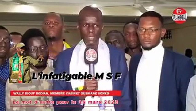 Des cocktails Molotov explosent les vitres de la maison de Waly Diouf Bodian, obligeant les marabouts présents, à sortir, selon un témoin. Des cocktails Molotov explosent les vitres de la maison de Waly Diouf Bodian, obligeant les marabouts présents, à sortir, selon un témoin.