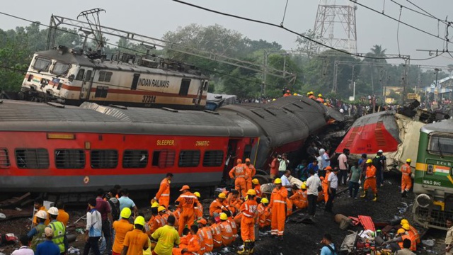 Catastrophe ferroviaire en Inde : au moins 288 morts dans une collision entre plusieurs trains Catastrophe ferroviaire en Inde : au moins 288 morts dans une collision entre plusieurs trains