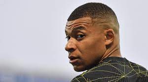 KYLIAN MBAPPÉ SUR LES RUMEURS DE DÉPART : "MENSONGE, JE VAIS CONTINUER AU PSG LA SAISON PROCHAINE" KYLIAN MBAPPÉ SUR LES RUMEURS DE DÉPART : "MENSONGE, JE VAIS CONTINUER AU PSG LA SAISON PROCHAINE"